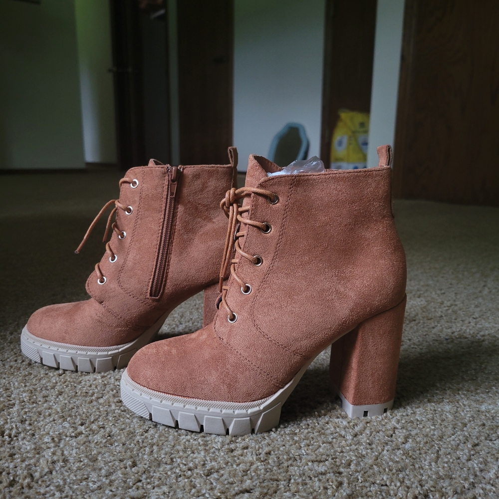 Women's Tan Lace-Up Ankle Boots